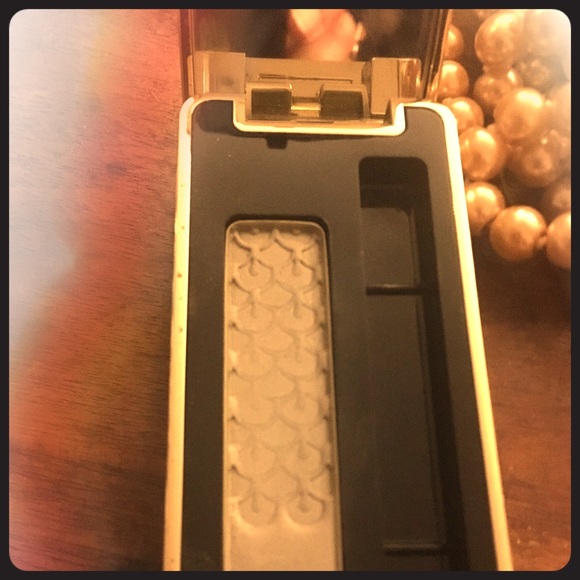 GUERLAIN Other - Guerlain eye shadow in 08 Grey Charles